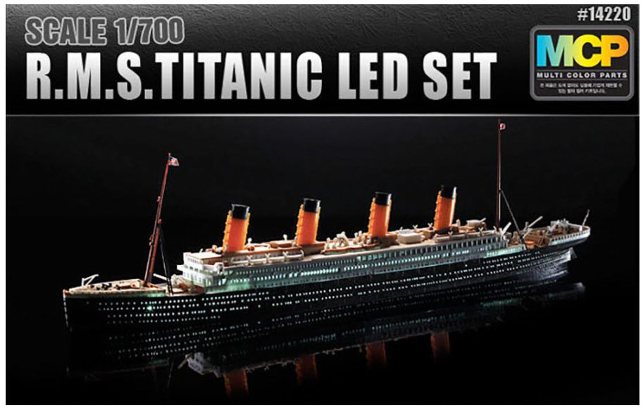 Academy Model Kit loď 14220 R.M.S. TITANIC + LED SET MCP 1:700