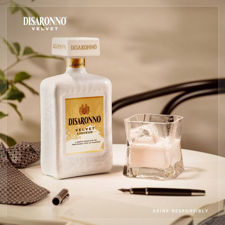 Amaretto Disaronno Velvet Liqueur 17% 0,7 l (holá láhev)