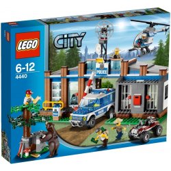 Lego City 4440 Policejní stanice v lese