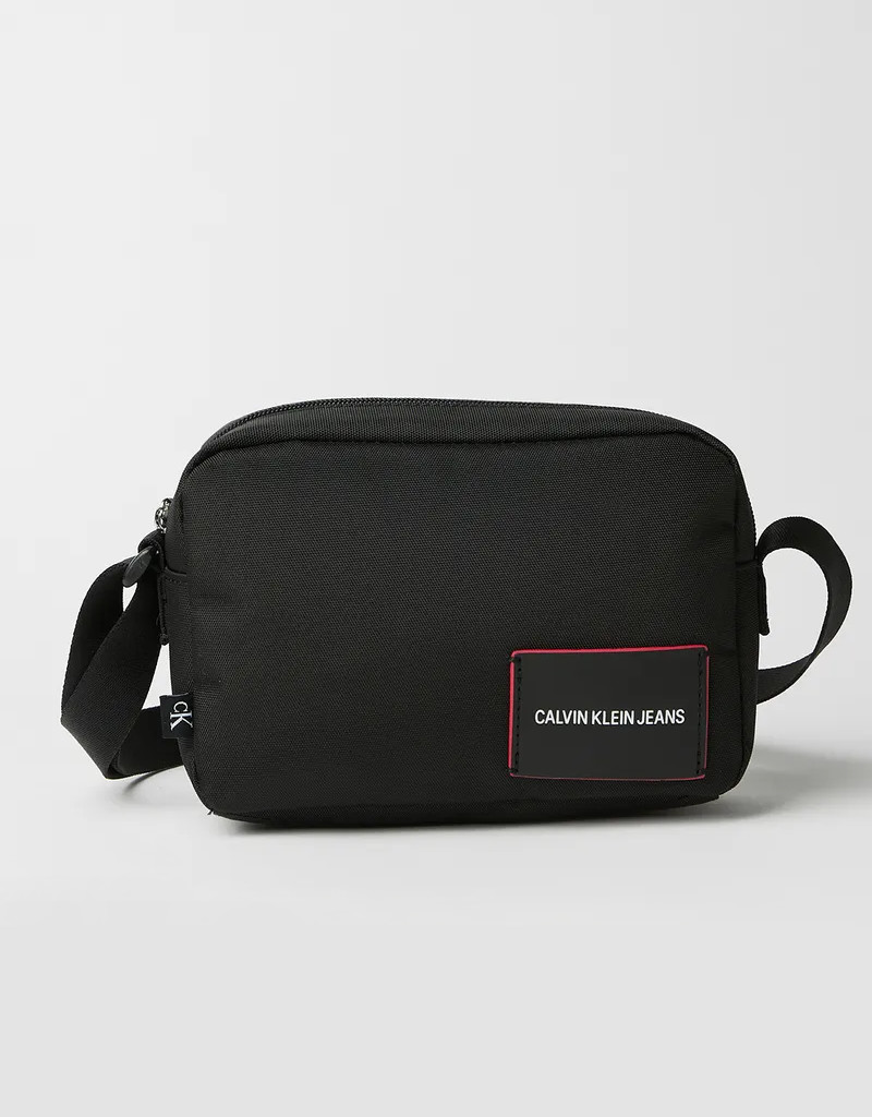 Calvin Klein černá crossbody kabelka CAMERA BAG
