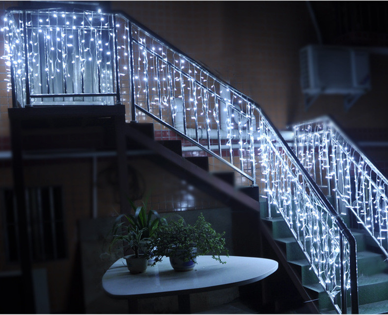DENR Venkovní vánoční LED závěs - Studená bílá - až 1260 diod Velikost: Řetěz 10m - 310 LED diod