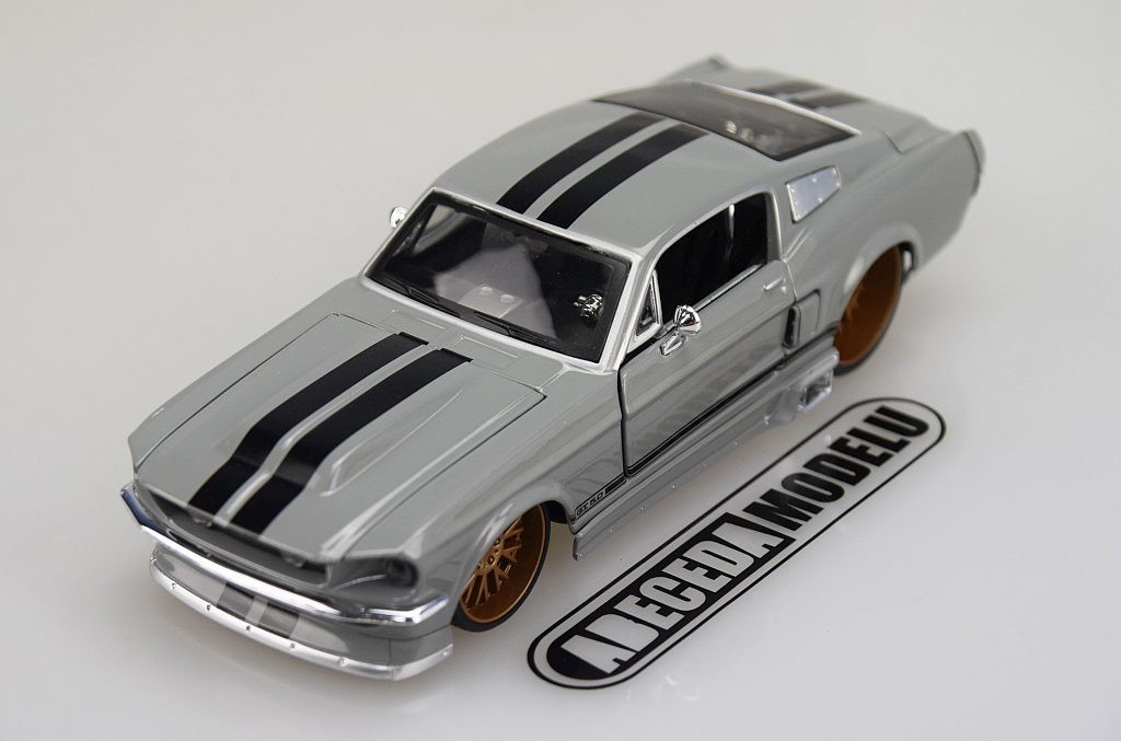 Maisto Ford Mustang GT 1967 custom šedá 1:24