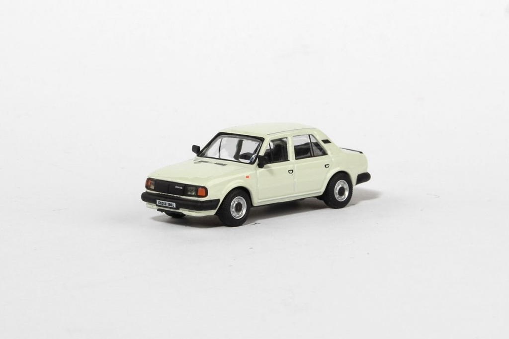 Abrex škoda 120L Ledová 1984 bílá 1:72