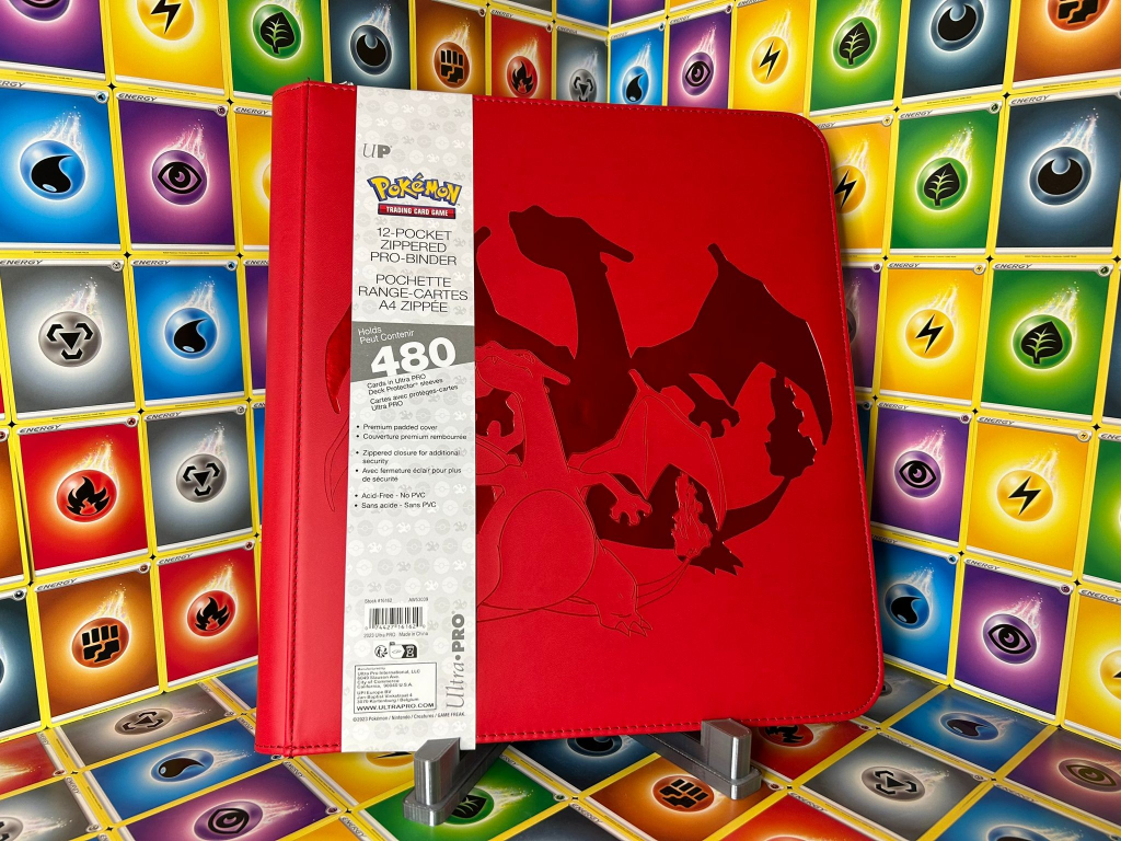Ultra Pro Pokémon TCG Elite Series Charizard A4 album na 480 karet