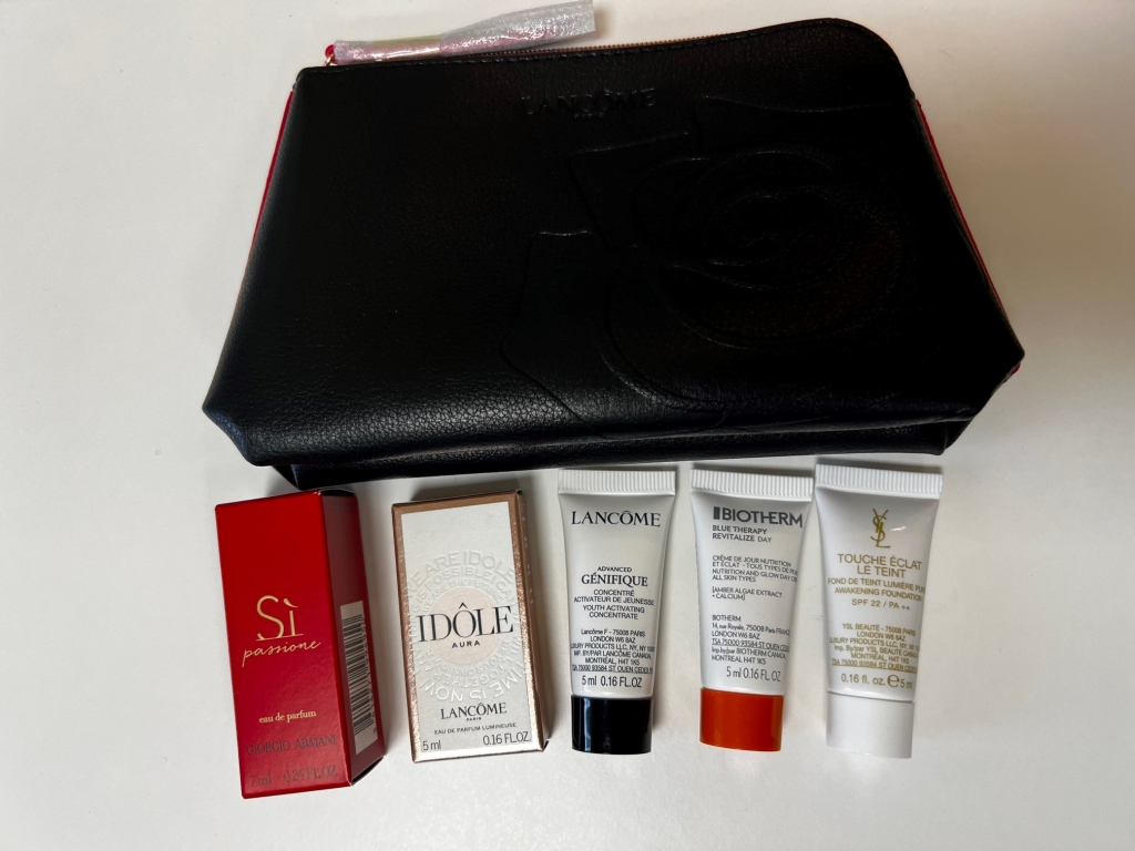 Lancôme Idôle Aura EDP 5 ml + Armani Si Passione EDP 7 ml + YSL Touche Eclat Le Teint 5 ml + Lancôme Advanced Genifique 5 ml + Biotherm Blue Therapy Revitalize 5 ml + Lancôme taštička