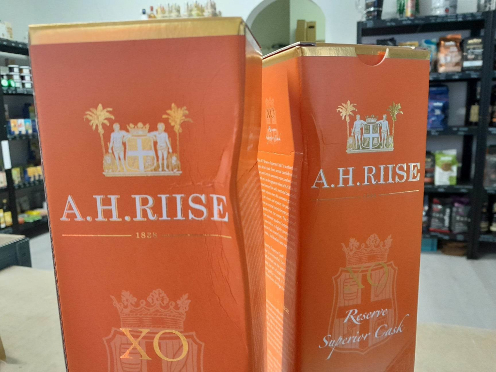 A.H. Riise XO Reserve Single Barrel 40% 0,7 l (holá láhev)