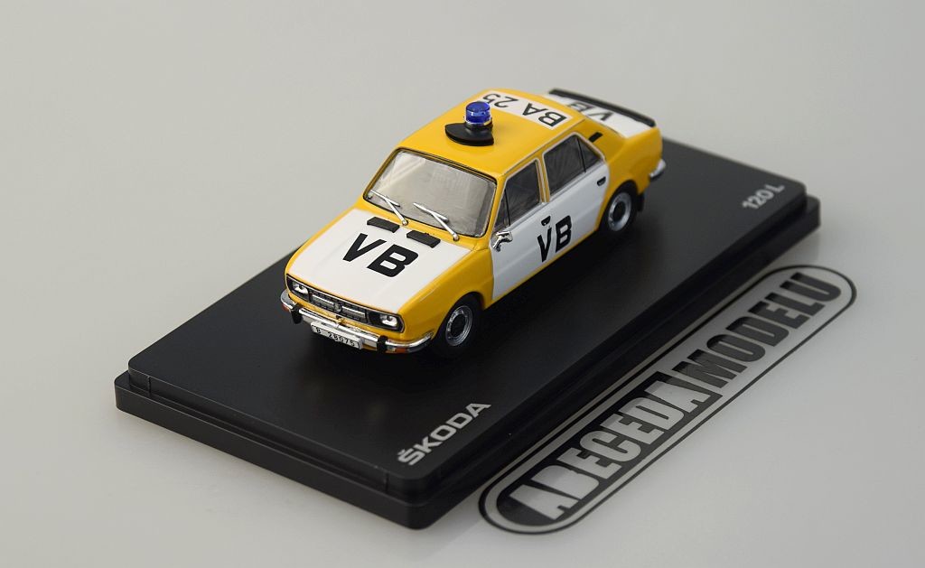 Abrex škoda 120L 1982 Veřejná Bezpečnost časopis s modelem 1:43