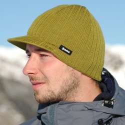 Pletená čepice Kama s kšiltem A07