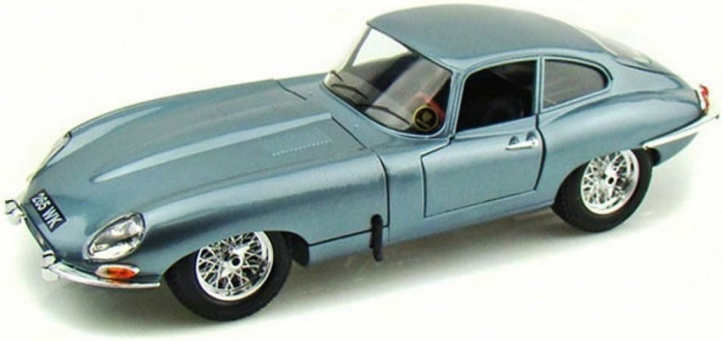 Bburago Jaguar E type Coupe stříbrná 1:18