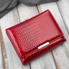 Jennifer Jones Malá lakovaná dámská peňaženka z krokodílej kože s RFID ochranou | červená SP-23-CRD Jennifer Jones Malá lakovaná dámská peňaženka z krokodílej kože s RFID ochranou | červená SP-23-CRD