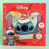 Vianočné pohľadnice Disney Stitch – sada 8 pohľadníc s obálkami (Dvojité vianočné pohľadnice Stitch s obálkami a lesklou fóliou) Vianočné pohľadnice Disney Stitch – sada 8 pohľadníc s obálkami (Dvojité vianočné pohľadnice Stitch s obálkami a lesklou fóliou)