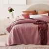 Elegantný prehoz na posteľ LEILA v staroružovej farbe Rozmer prehozu (šírka x dĺžka): 220x240cm