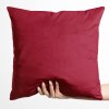 Biante Zamatová obliečka na vankúš Velvet Prémium SVP-007 Malinovo červená 50 x 60 cm Biante Zamatová obliečka na vankúš Velvet Prémium SVP-007 Malinovo červená 50 x 60 cm