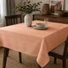 Obrus na stôl 140 × 250 cm koralový s jemným károvaným vzorom Obrus na stôl 140 × 250 cm koralový s jemným károvaným vzorom