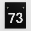 Solárne domové číslo – obdĺžnikový na výšku Farba a štýl: Čierna tabuľa + bezpätkové čísla Solárne domové číslo – obdĺžnikový na výšku Farba a štýl: Čierna tabuľa + bezpätkové čísla