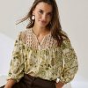 Krepónová blúzka s 3/4 rukávmi, potlačou a macramé ražná/khaki