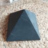 Šungitová pyramída 13x13 cm, neleštená Šungitová pyramída 13x13 cm, neleštená