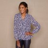 Plisovaná blúzka z voálu s potlačou kvetín nám.modrá/modrá