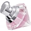 Chopard Pink Wish Kvetinová, sladká vôňa s tónmi hrušky, mandarínky, neroli, marhule, frézie a ruže. Chopard Pink Wish Kvetinová, sladká vôňa s tónmi hrušky, mandarínky, neroli, marhule, frézie a ruže.