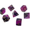 Chessex hrací kostky - 7 druhů kostek - černo-fialová se zlatým písmem Chessex hrací kostky - 7 druhů kostek - černo-fialová se zlatým písmem