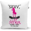 Sablio Vankúš Neznášam byť sexy, ale som šéfka: 40x40 cm Sablio Vankúš Neznášam byť sexy, ale som šéfka: 40x40 cm