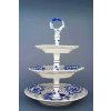 Cibulák – Etažér 3-dielny, prelamované taniere 18cm /24cm /27cm – originál cibuľový porcelán 1. akosť Cibulák – Etažér 3-dielny, prelamované taniere 18cm /24cm /27cm – originál cibuľový porcelán 1. akosť