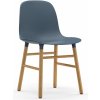 Normann Copenhagen Stolička Form Chair – modrá/dub Normann Copenhagen Stolička Form Chair – modrá/dub