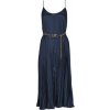 MICHAEL Michael Kors Dlhé šaty PLEATED SLIP MIDI DRESS Námornícka modrá MICHAEL Michael Kors Dlhé šaty PLEATED SLIP MIDI DRESS Námornícka modrá