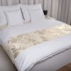 Biante Zamatový prehoz/behúň na posteľ Isabela Flower IBL-023 Zlaté kvety na krémovom 60x220 cm Biante Zamatový prehoz/behúň na posteľ Isabela Flower IBL-023 Zlaté kvety na krémovom 60x220 cm