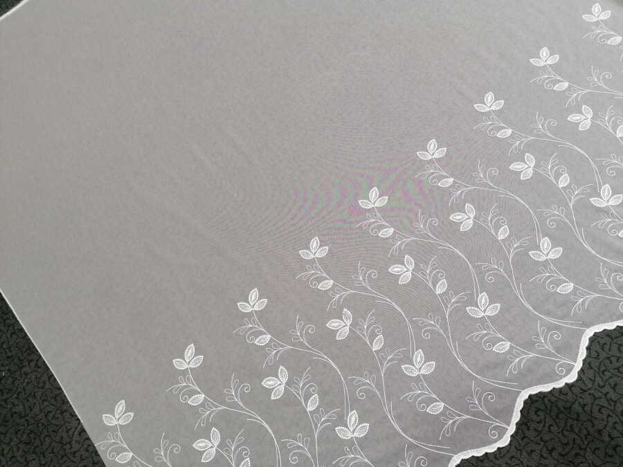Luxusná vyšívaná záclona biela - kvet 11775 290 cm