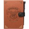 CurePink Poznámkový blok s propiskou Harry Potter Erb Bradavic A5 14,8 x 21 cm CBA5001 CurePink Poznámkový blok s propiskou Harry Potter Erb Bradavic A5 14,8 x 21 cm CBA5001
