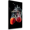Vertikálny foto obraz na plátne Jahody pod vodou 50x100 cm Vertikálny foto obraz na plátne Jahody pod vodou 50x100 cm