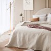 Elegantný prehoz na posteľ LEILA v krémovej farbe Rozmer prehozu (šírka x dĺžka): 220x240cm