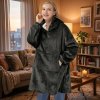 VERK Deka s rukávmi a kapucňou Huggle Hoodie - black VERK Deka s rukávmi a kapucňou Huggle Hoodie - black