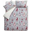 Sivé obliečky na dvojlôžko/predĺžené z mikroplyšu 230x220 cm Festive Gnomes – Catherine Lansfield Sivé obliečky na dvojlôžko/predĺžené z mikroplyšu 230x220 cm Festive Gnomes – Catherine Lansfield