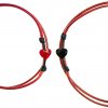 Partnerský šnúrkový Glosery náramok s lesknúcim krištáľom v tvare mini srdiečka od Swarovski®, mini šnúrka 1mm, červená šnúrka 1,5mm Obvod zápästia: S 16-17 cm, Srdiečko: priehľadné, Mini šnúrka: čier Partnerský šnúrkový Glosery náramok s lesknúcim krištáľom v tvare mini srdiečka od Swarovski®, mini šnúrka 1mm, červená šnúrka 1,5mm Obvod zápästia: S 16-17 cm, Srdiečko: priehľadné, Mini šnúrka: čier