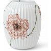 Biela porcelánová váza Kähler Design Poppy, výška 21 cm Biela porcelánová váza Kähler Design Poppy, výška 21 cm