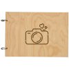 Fotověci Dřevěné Fotoalbum A4 na Šířku Motiv Fotoaparát Výběr Variant Varianta: Fotoaparát srdce Fotověci Dřevěné Fotoalbum A4 na Šířku Motiv Fotoaparát Výběr Variant Varianta: Fotoaparát srdce