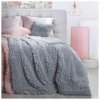 Sivá chlpatá deka na posteľ alebo gauč sivá Šírka 150 cm | Dĺžka 200 cm
