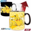 Abysse Pokemon Pikachu meniaci sa hrnček 460 ml Abysse Pokemon Pikachu meniaci sa hrnček 460 ml