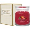 Yankee Candle Signature sviečka v skle, stredná, Vianočný veniec z červených jabĺk, 368g Yankee Candle Signature sviečka v skle, stredná, Vianočný veniec z červených jabĺk, 368g