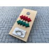 Cornhole: 1 hracia doska a 8 sáčkov Farba sáčkov: červená / zelená Cornhole: 1 hracia doska a 8 sáčkov Farba sáčkov: červená / zelená
