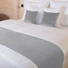 Biante Zamatový prehoz/behúň na posteľ Velvet Prémium SVP-039 Sivý 60x200 cm Biante Zamatový prehoz/behúň na posteľ Velvet Prémium SVP-039 Sivý 60x200 cm