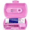 CURAPROX Kids travel set ružový (1x zubná kefka, 2x medzizubná kefka CPS, 1x zubná pasta melón 6+ 10 ml, 1x nálepka) 1x1 set CURAPROX Kids travel set ružový (1x zubná kefka, 2x medzizubná kefka CPS, 1x zubná pasta melón 6+ 10 ml, 1x nálepka) 1x1 set