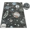 DYWAN PRE CHLAPCA GRAFITOVÝ PLANÉTY KOSMOS GALAXIA HVIEZDY LIMA 120x170 cm DYWAN PRE CHLAPCA GRAFITOVÝ PLANÉTY KOSMOS GALAXIA HVIEZDY LIMA 120x170 cm