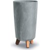 Plastový oválny kvetináč Gracia Tubus Slim Beton Effect v sivej farbe na drevených nožičkách 19,5 cm 40885 Plastový oválny kvetináč Gracia Tubus Slim Beton Effect v sivej farbe na drevených nožičkách 19,5 cm 40885