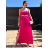 Dlhé saténové spoločenské šaty s ozdobným opaskom a razporkom - ružové - UNI Dlhé saténové spoločenské šaty s ozdobným opaskom a razporkom - ružové - UNI