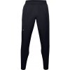 Pánske tepláky Under Armour, UNSTOPPABLE TAPERED PANTS čierna, M Pánske tepláky Under Armour, UNSTOPPABLE TAPERED PANTS čierna, M