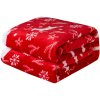 Łóżkoholicy Vianočná červená deka so sobmi a vločkami – mäkká hrejivá prikrývka pre zimné večery Veľkosť: 160x200 Łóżkoholicy Vianočná červená deka so sobmi a vločkami – mäkká hrejivá prikrývka pre zimné večery Veľkosť: 160x200