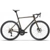 Isaac BOSON Sonic Silver ULTEGRA Di2 Veľkosť: XL Cestný endurance bicykel s karbónovým rámom a hydraulickými kotúčovými brzdami Isaac BOSON Sonic Silver ULTEGRA Di2 Veľkosť: XL Cestný endurance bicykel s karbónovým rámom a hydraulickými kotúčovými brzdami